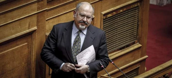 Αήθης επίθεση Ξυδάκη κατά εκκλησίας: Δεν μπορεί να διεκδικεί ρόλο πολιτικό και εθναρχίας